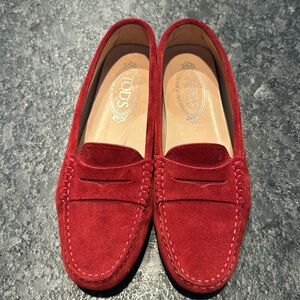 Women’s Tods red suede loafers